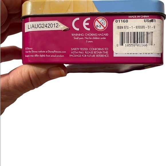 Disney Princess Dominoes - 28 Dominoes comes in a collectible tin box. - Picture 4 of 4